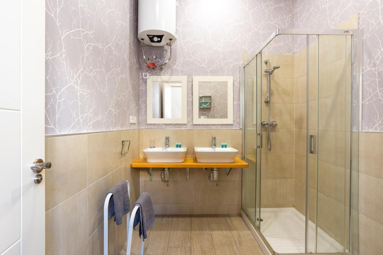 Urbe10 Angel Suites 1 Bedroom Apartment 3C Malaga Bagian luar foto